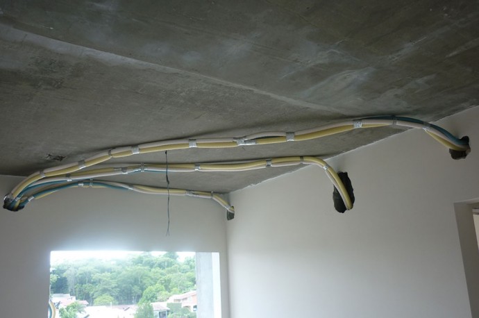 Conclusão das tubulações de ar condicionado split nos apartamentos prontos